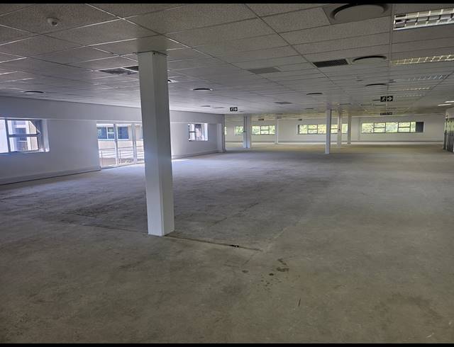 4,730M² OFFICE FOR SALE IN LONGMEADOW
